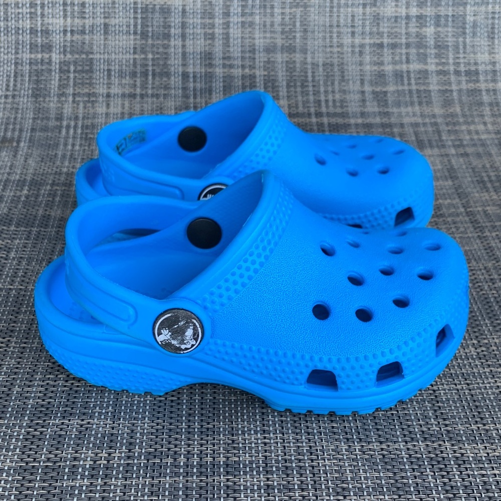 CROCS Classic Clogs Blue Slip on Sandals shoes Unisex Toddler size 7 - Picture 3 of 13